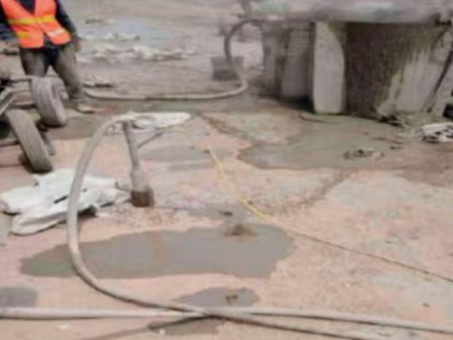 温江水泥混凝土路面板底注浆技术 路面脱空注浆整治方案